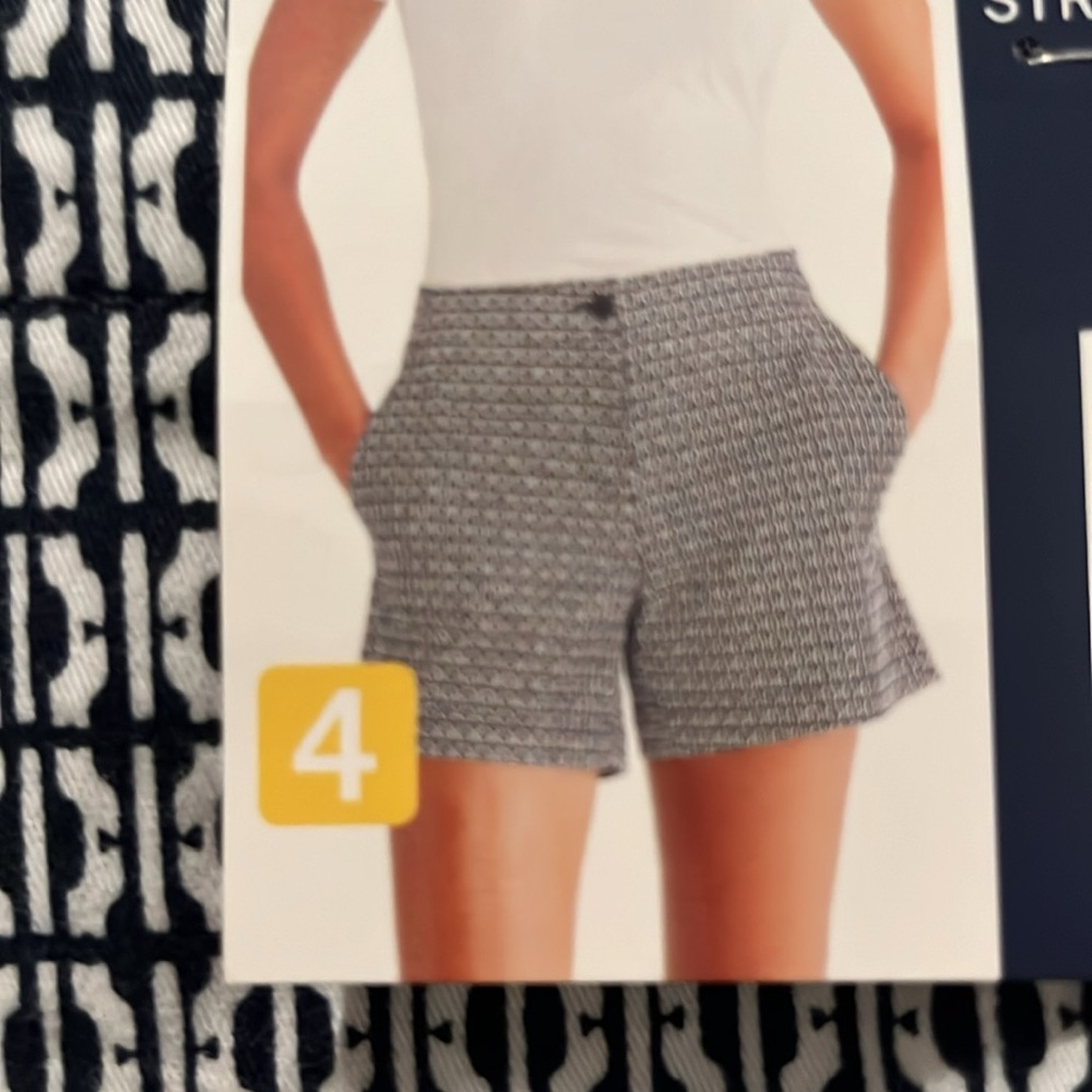 Go Boating Nautica size 4, stretch twill short